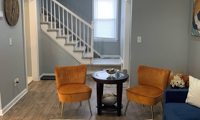 Detroit Casa | “Charming 3-Bedroom Hideaway – Your Home Away from Home Awaits!”
