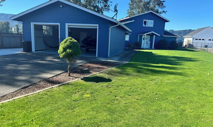 Cathlamet Casa | Charming 3-bedroom house with AC, WiFi in gorgeous Cathlamet waterfront home