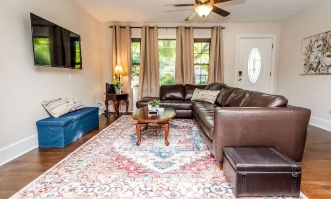 East Forest Chalet De Esquí | Charming 3 bedroom house close to uptown Charlotte