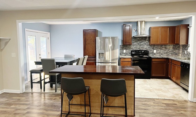 Ellenwood Casa | Charming 3-bedroom home under 20 minutes from the city of Atlanta and airport