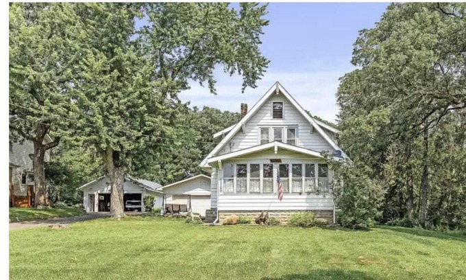 Lake Elmo Casa | Charming 3-bedroom house with WiFi, AC in lovely Lake Elmo