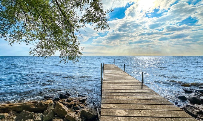 Marinette Casa | Charming 3-bedroom house on the water with AC and WiFi in enjoyable Marinette
