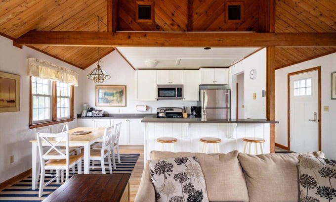 Madaket Casa | Charming 3-bedroom house in Nantucket, Madaket with WiFi
