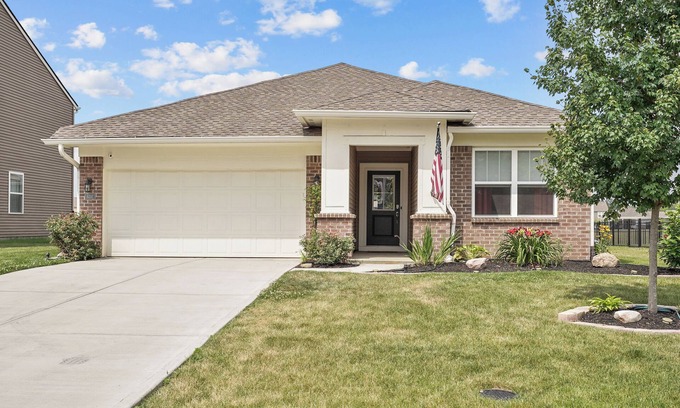 Maxwell Casa | Charming 3-bedroom house w/ King bed in Pendleton with WiFi and AC