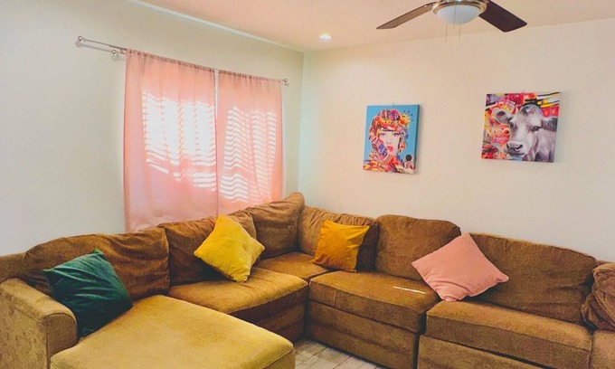 Eastside Casa | Charming 3-bedroom house for the holidays in Riverside!