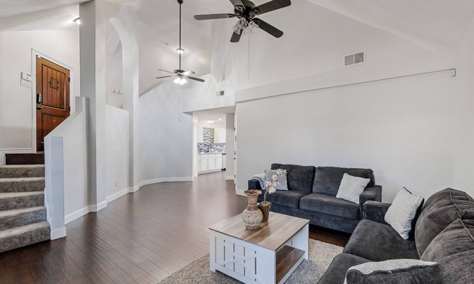 Frisco Casa | Charming 3-Bedroom Home in Prime Frisco Location Fast WiFi & AC