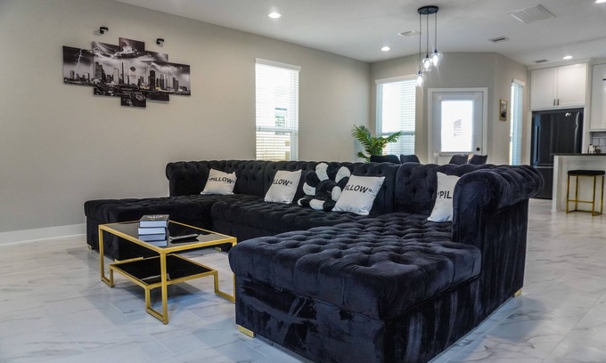 Northeast Houston Casa | Charming 3 bedroom home, 10 minutes away from downtown Houston!
