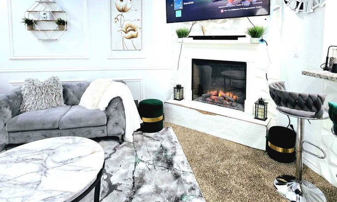 Odessa Casa | Charming 3-bedroom Home-away-from-Home with WiFi and indoor comfort in Odessa