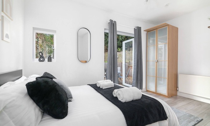 Edgware Casa | Charming 3-bedroom house in serene Edgware