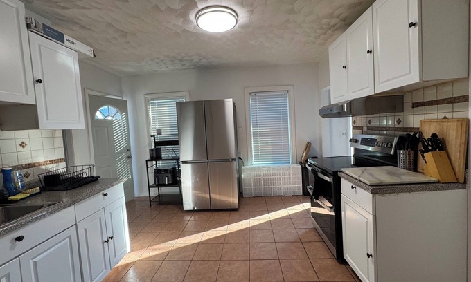Brockton Casa | Charming 3-bedroom house with AC and WiFi in awesome Brockton