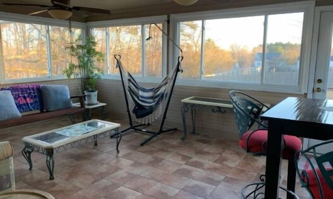 Fairview Casa | Charming 3-bedroom house, bedrooms rented together or separately