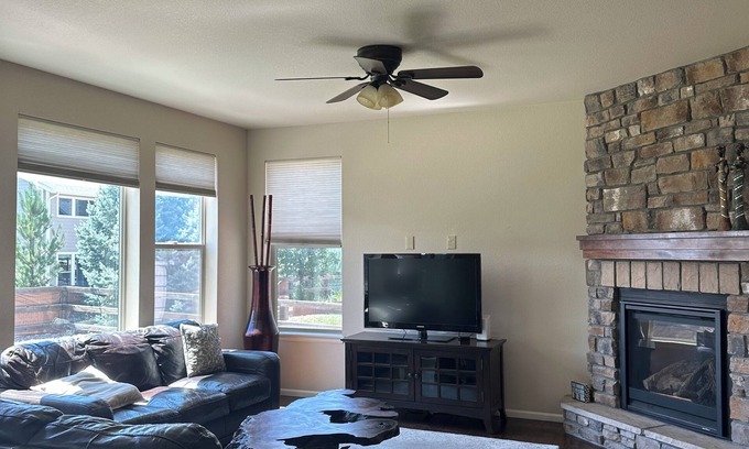 Centerra Casa | Charming 3-bedroom house in Lovely Loveland with AC
