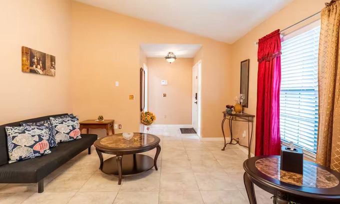 Interchange Square Casa | Charming 3-bedroom house with AC, WiFi in pleasant Palm Bay