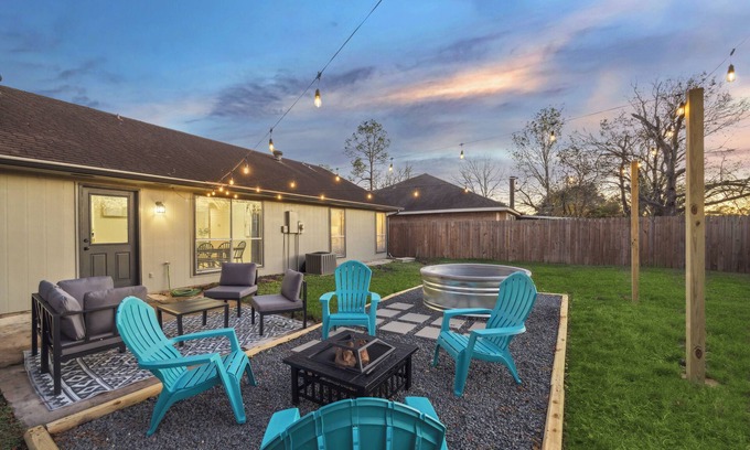 Richmond Casa | Charming 3-bedroom house in delightful Richmond with WiFi, AC and Cowboy Pool
