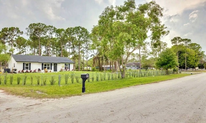 Hunt Club Casa | Charming 3-bedroom house with WiFi, AC in welcoming Westlake