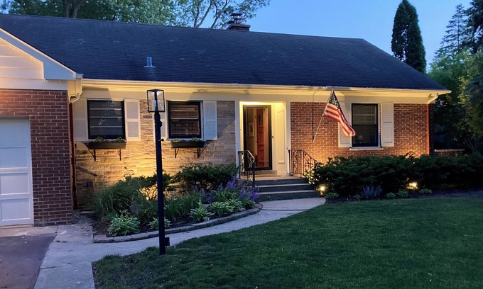 Wilmette Casa | Charming 3-bedroom house with AC and WiFi in Wilmette