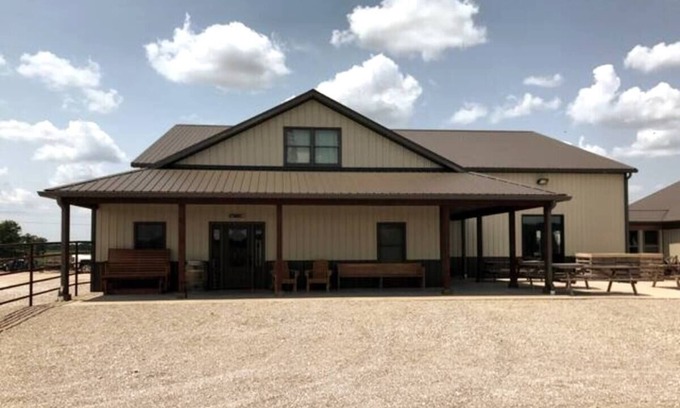 Bourbon Casa | Charming 3-bedroom house at Heartland Farms in Bourbon,MO