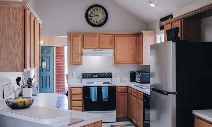 Lake Dallas Casa | Charming 3-bedroom house with High Speed Internet - 5 minutes from lake!