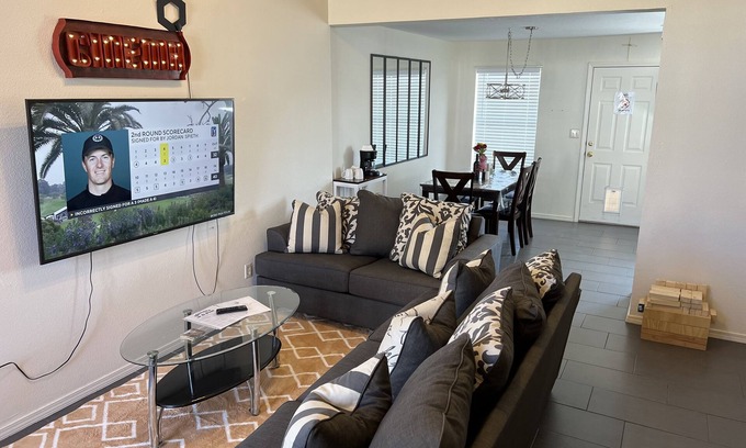 Chamberino Casa | Charming 3-bedroom house in enjoyable El Paso with WiFi, AC
