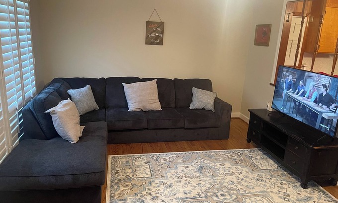 Kinston Casa | Charming 3-bedroom house in fantastic Kinston with WiFi, AC