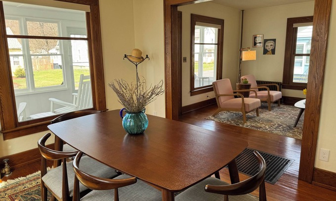 West End Casa | Charming 3-bedroom house in Oneonta, 4mins from Cooperstown Allstar Village. AC!