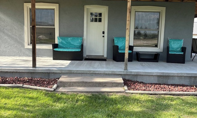 Garden County Casa | Charming 3-bedroom house in wonderful town of Oshkosh, family and pet friendly!