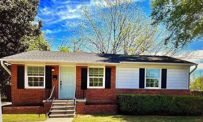 East Raleigh Casa | Charming 3-bedroom house with AC and WiFi near marvelous downtown Raleigh