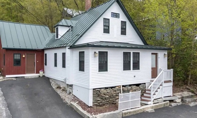Sunapee Casa | Charming 3-Bedroom House. Walk to Sunapee Harbor and Short Drive to Mt. Sunapee