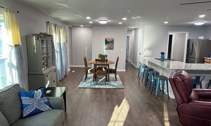 Afton Casa | Charming 3-bedroom house with WiFi and AC in Afton in Duck Creek landing.
