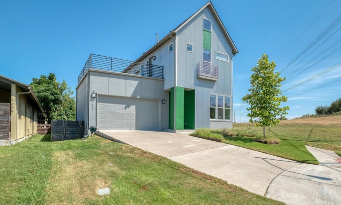Austin Casa | Charming 3-bedroom house with WiFi, AC in vibrant Austin