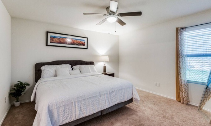 Dallas Casa | Charming 3-bedroom house with AC and WiFi in lovely Dallas