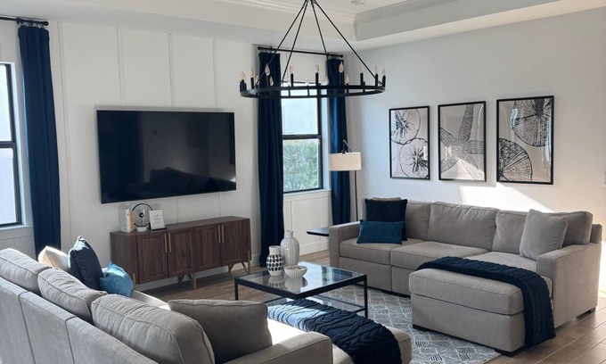 Estero Casa | Charming 3-bedroom house with pool, spa, & outdoor kitchen