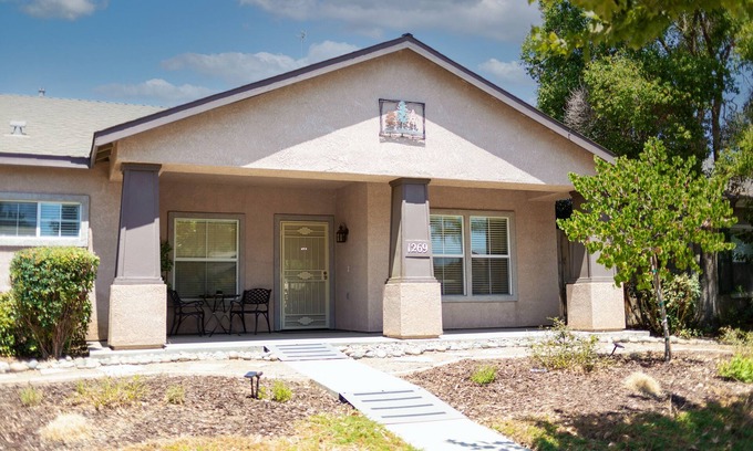 Exeter Casa | Charming 3-bedroom house in pleasant Exeter. Near the Sequoias.