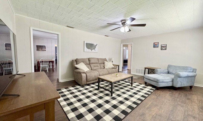 Kilgore Casa | Charming 3-bedroom house on quiet street in delightful Kilgore