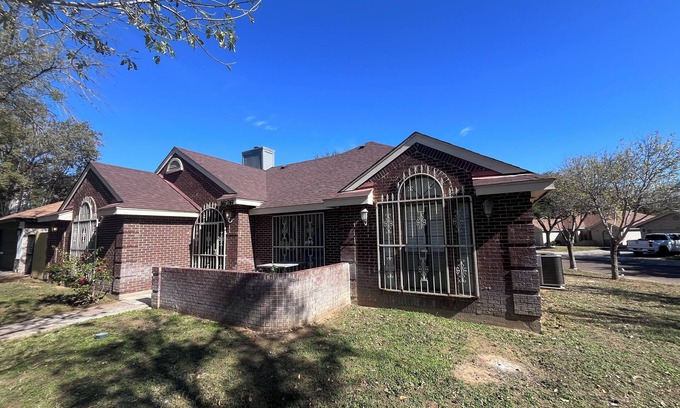 Bonanza Casa | Charming 3-bedroom house in delightful Laredo