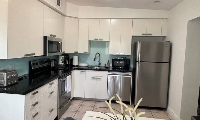 Coral Terrace Casa | Charming 3-bedroom house , free wifi near Nicklaus CHildren's Hospital in Miami