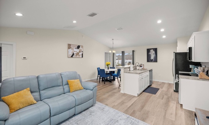 Candler Casa | Charming 3-bedroom house in peaceful Ocala with WiFi, AC