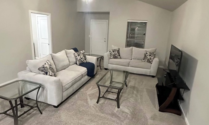 Odessa Casa | Charming 3-bedroom house in delightful Odessa with AC
