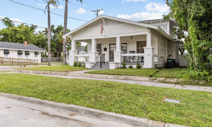 Courier City - Oscawana Casa | Charming 3-bedroom house in South Tampa with Hot Tub