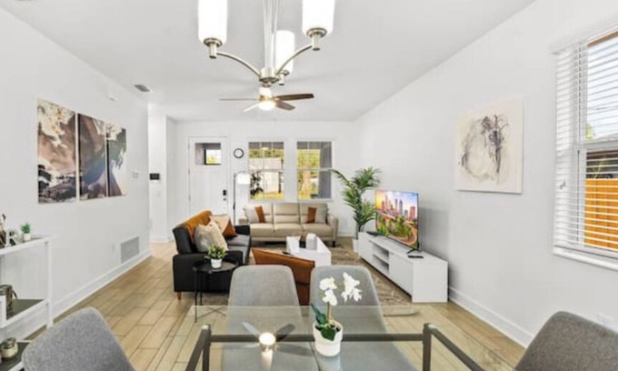 East Tampa Casa | Charming 3-bedroom house in welcoming Tampa