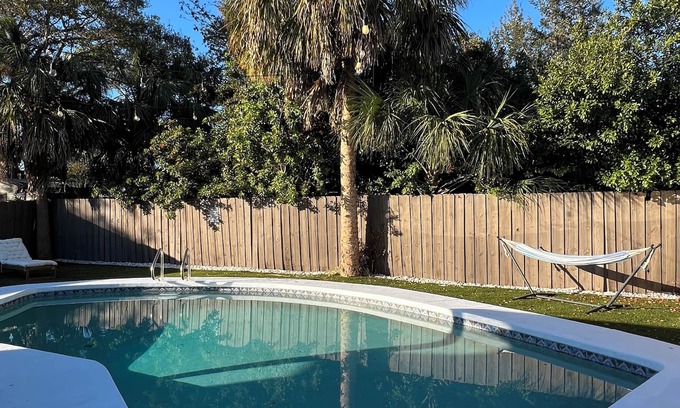 Sun Bay South Casa | Charming 3-bedroom house with pool in south Tampa