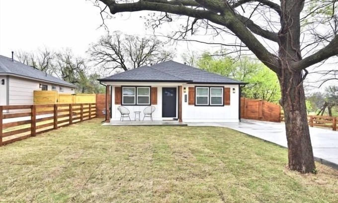 Tulsa Casa | Charming 3-bedroom house with WiFi, AC in vibrant Tulsa
