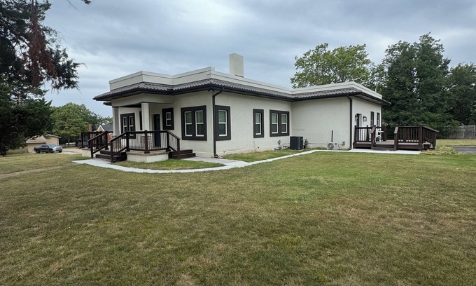 Vinita Casa | Charming 3-bedroom house in Vinita which in a 20 minute drive to Grand Lake!