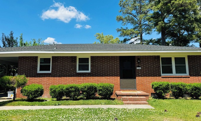 Wilson Casa | Charming 3-bedroom house just minutes from DT Wilson. Enjoy a comfortable stay!