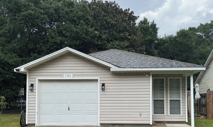 Florida Panhandle Casa | Charming 3-bedroom house with WiFi and AC in superb Pace
