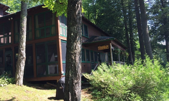 Star Lake Cabaña | Charming 3-bedroom lakefront cottage in welcoming Star Lake with great views