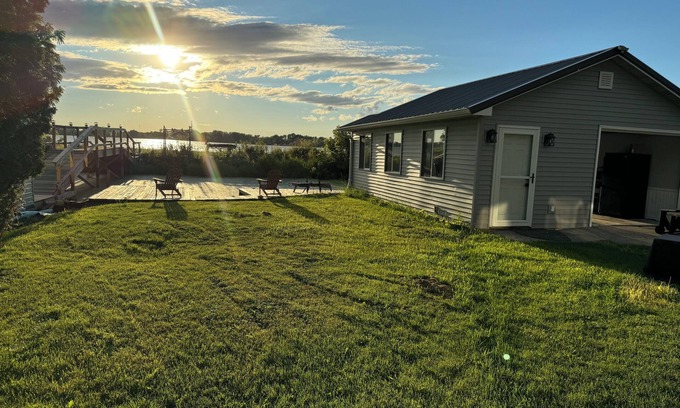 Butte Des Morts Casa | Charming 3-bedroom lake house between Oshkosh and Omro