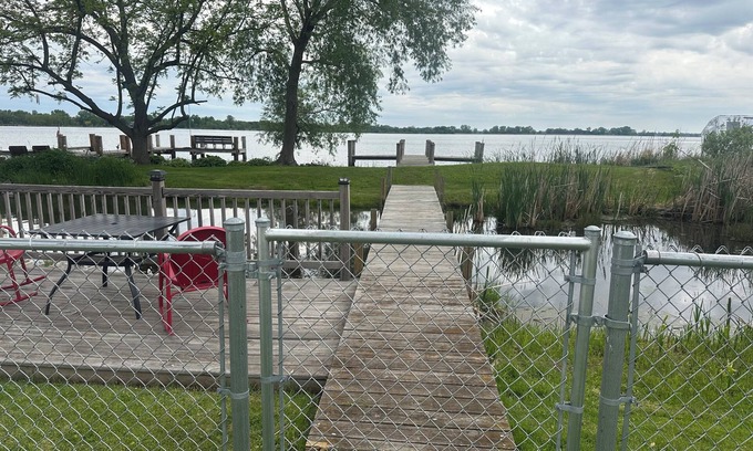 Butte Des Morts Casa | Charming 3 Bedroom Lakeside Hideaway in Omro, WI