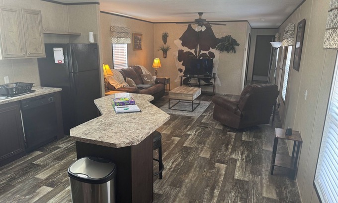 Bastrop Casa | Charming 3-bedroom mobile home in a peaceful country setting.
