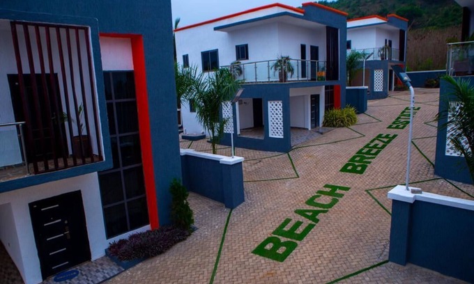 Accra Casa | Charming 3-bedroom ocean view estate with WiFi, AC in adorable Kokrobite